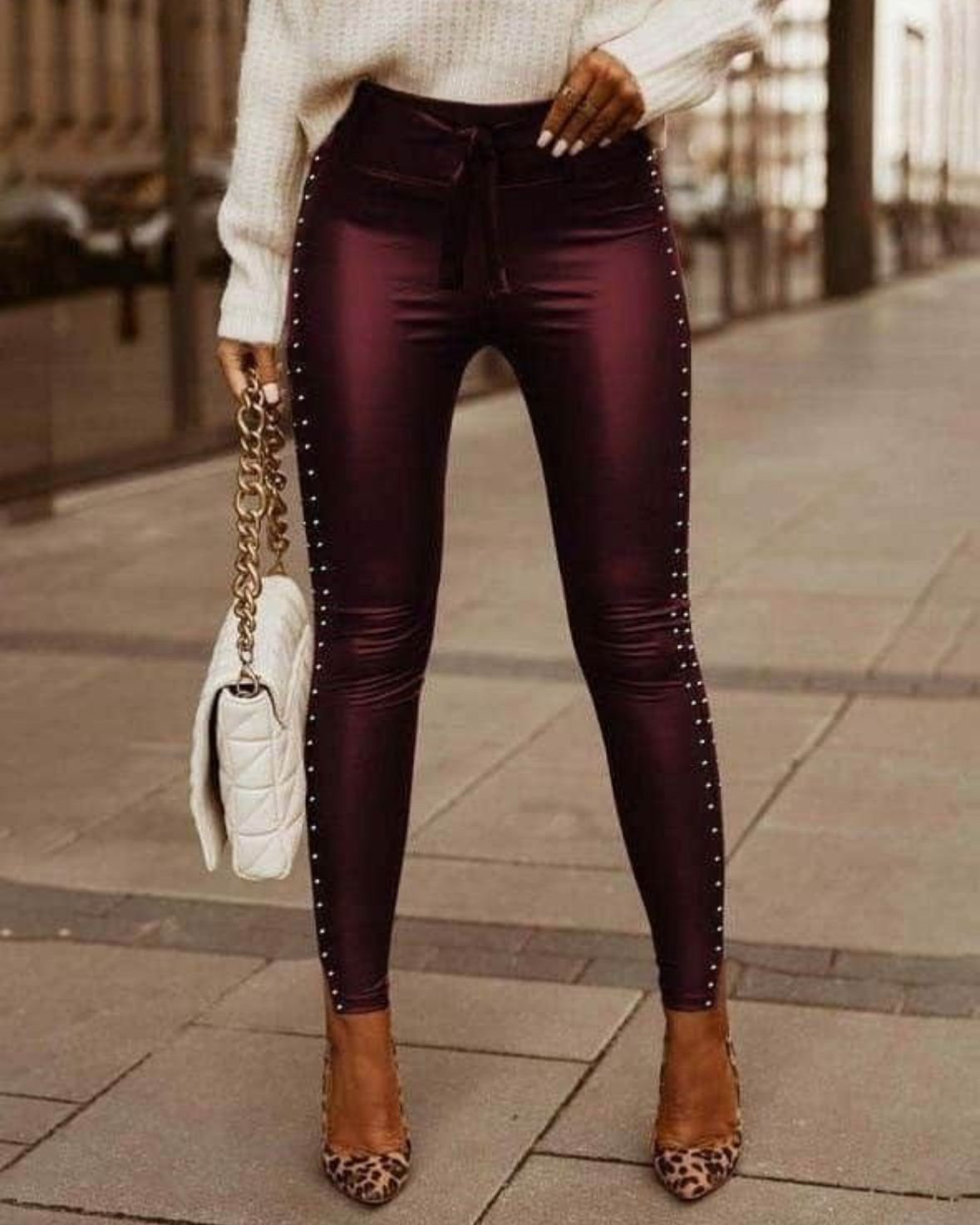 Pantaloni dama bordo cu aplicatii metalice